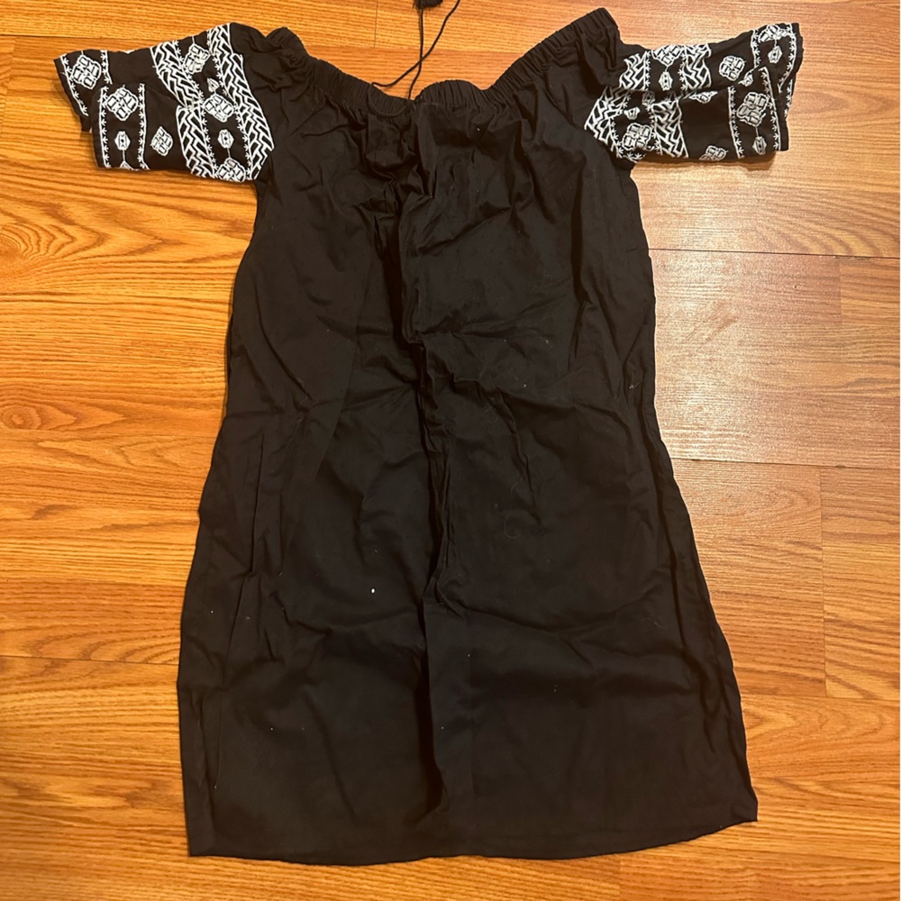 Old Navy off the shoulder dress or beach coverup. Size S